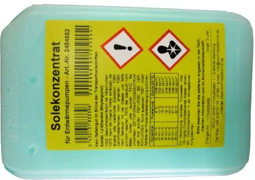 Produktbehälter mit gelber Etikette und Sicherheitswarnungen, zeigt Informationen zu einem Solekonzentrat auf Monoethylenglykol-Basis von der Marke Wolf.